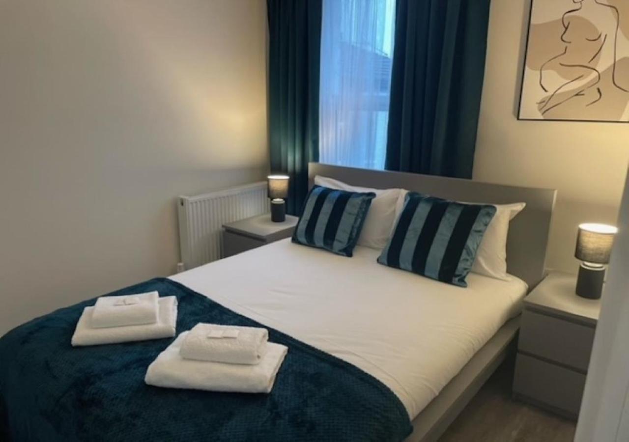 2 Bedroom Serviced Apartment # Лондон Экстерьер фото