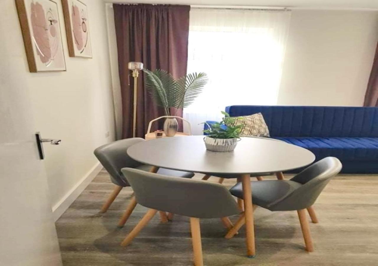 2 Bedroom Serviced Apartment # Лондон Экстерьер фото